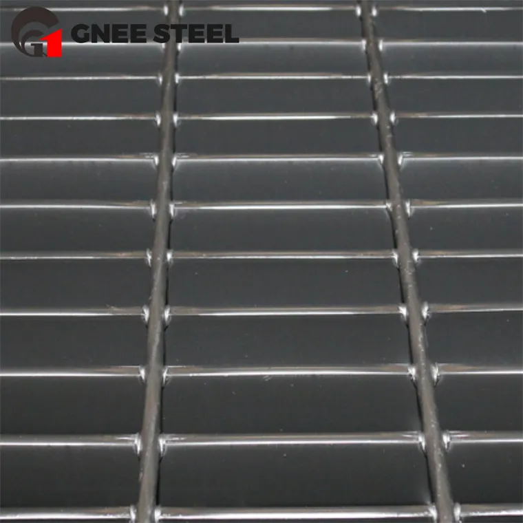 Po'latdan yasalgan metall panjara